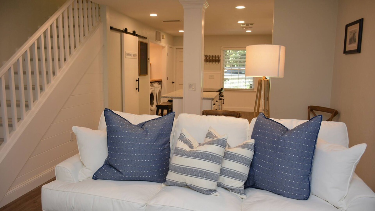 Haile Plantation House | Lovely Renovated Townhouse Adjacent Haile Village King Bed Stocked Kitchen 2BR