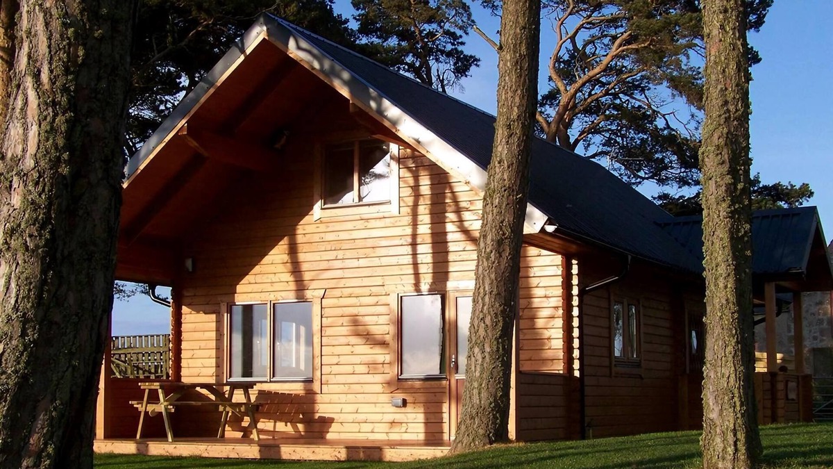 Tain Cottage | Lovely rural location under a mile from a stunning sandy beach in Shandwick.