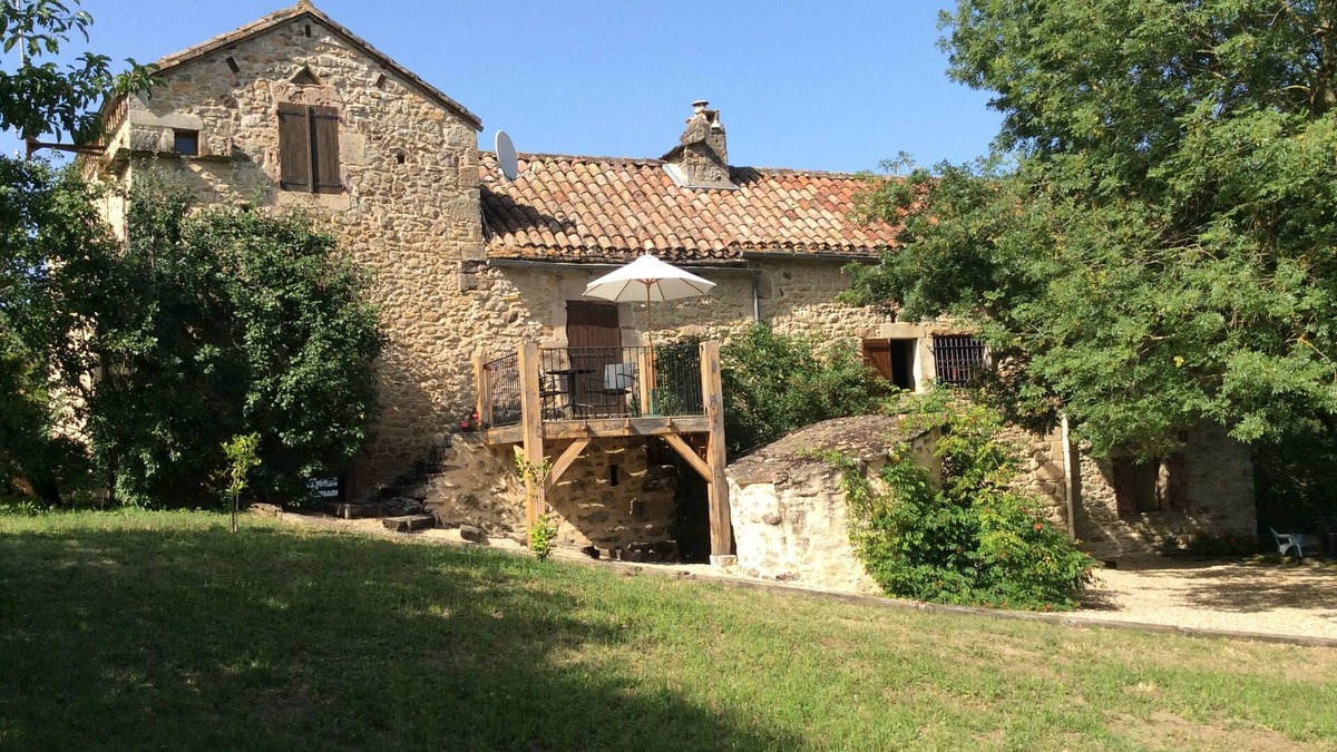 Varen House | Lovely, rustic farmhouse with stunning views, salt water pool and tennis court.