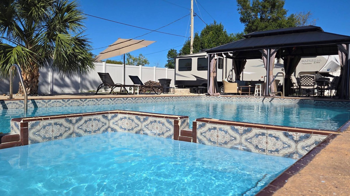 Deltona Lakes House | Lovely RV with outdoor pool and Jacuzzi.