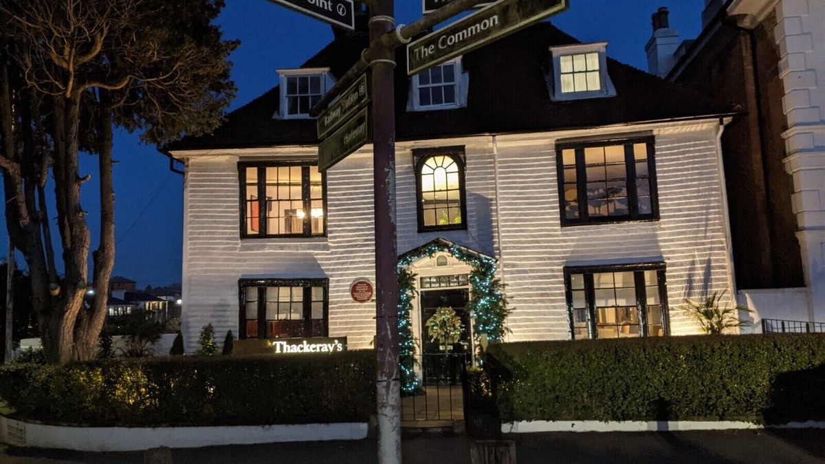 Royal Tunbridge Wells House | Lovely Stables mew's house in hidden town location
