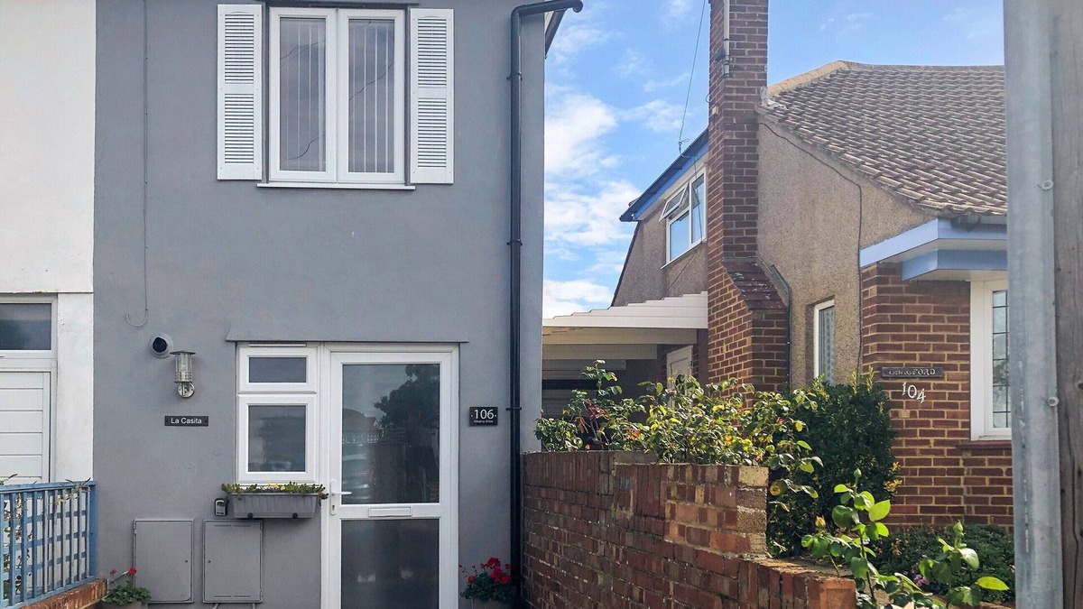 Herne Bay Cottage | Lovely semi-detached, one bedroomed house, 50 yards from beach.