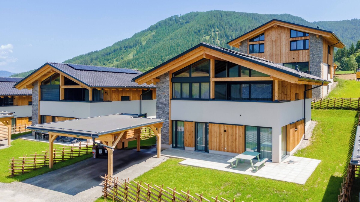 Sankt Lambrecht House | Lovely ski in-ski out chalet with a play area