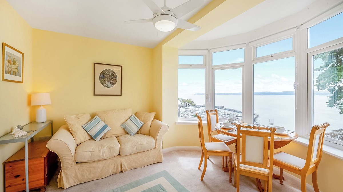 Torquay City Centre Apartment | Lovely south facing apartment with breathtaking views of the whole of Torbay.