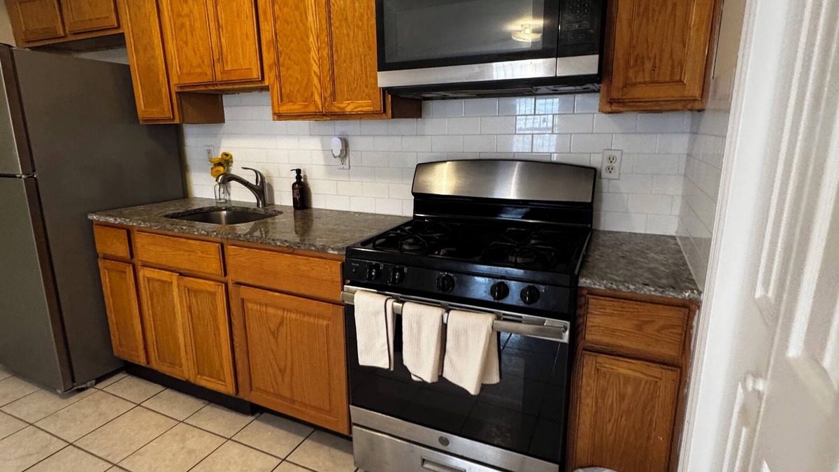 Ampere Apartment | Lovely, Spacious 2-bedroom apartment in Newark near airport with WiFi