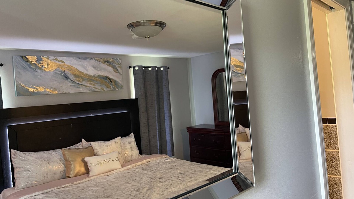 Shrewsbury Apartment | Lovely & Spacious 2 Br, W/King/Queen beds 2 Bath.