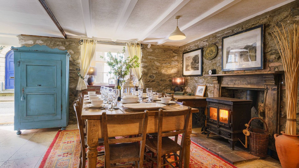 Fishguard House | Lovely spacious quayside detached holiday house. Dog friendly. Sleeps 12