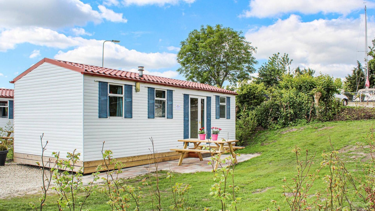 Woubrugge House | Lovely (sta)caravan in Woubrugge