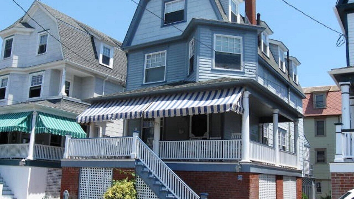 Cape May House | Lovely & Steps to Finest Beach. Center of Cape May. Multi-Car Private Driveway!