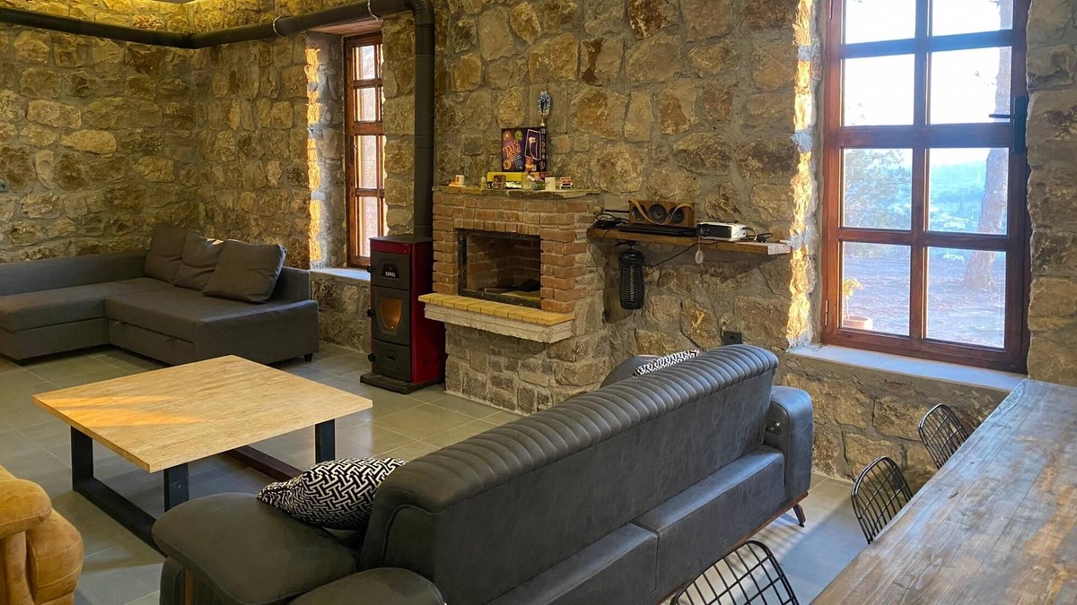 Karaoz House | Lovely Stonehouse with Pool and Backyard in Izmir