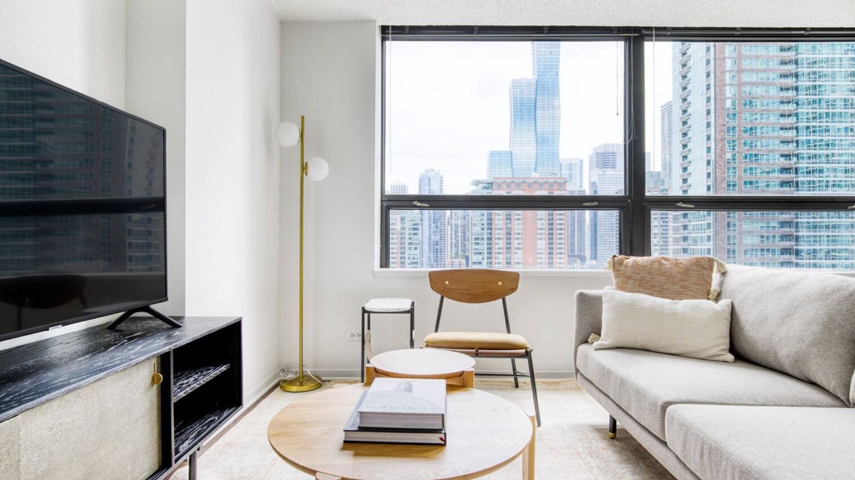 Streeterville Apartment | Lovely Streeterville Studio w/Gym, Pool, near Navy Pier, by Blueground