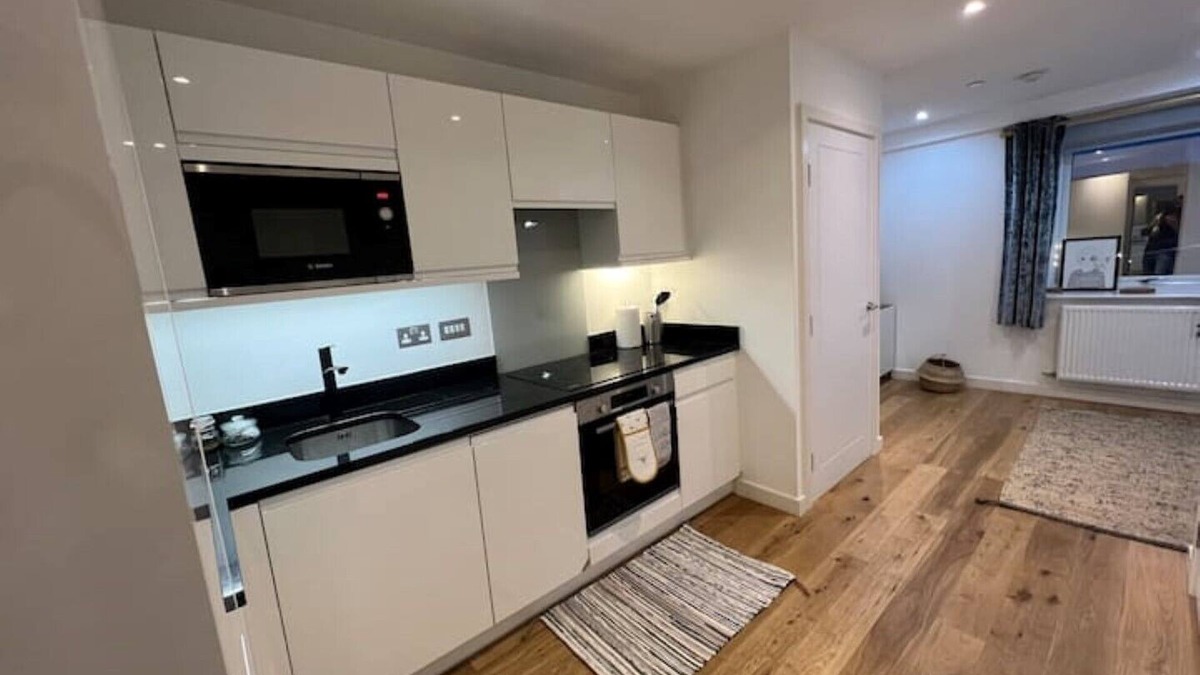 Cheadle Hulme Apartment | Lovely Studio in Cheadle Hulme