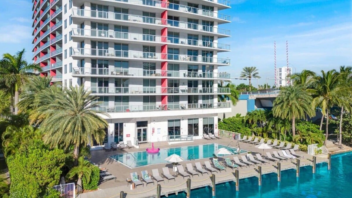 Hallandale Beach Apartment | Lovely Studio with Amazing Views