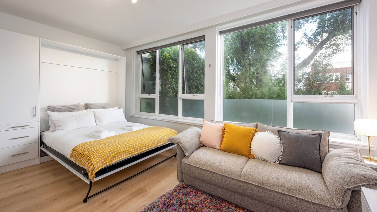 Richmond North Apartment | Lovely Studio with Free Parking in East Melbourne!