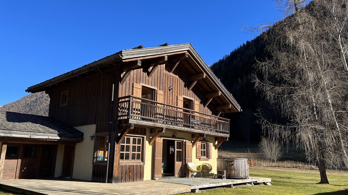 Chamonix-Mont-Blanc Ski Chalet | Lovely Stylish Chalet, Stunning Views of Mont Blanc, Nordic Bain, Near to Skiing