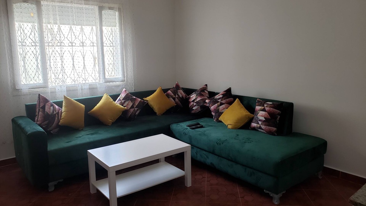 Branes Apartment | Lovely Sunny 1-bedroom appart/home free parking Netflix.