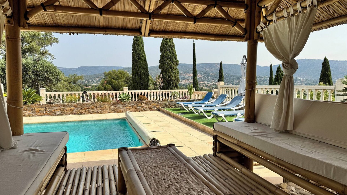 Bormes-Les-Mimosas Apartment | Lovely T2 property secure private parking in a peaceful location