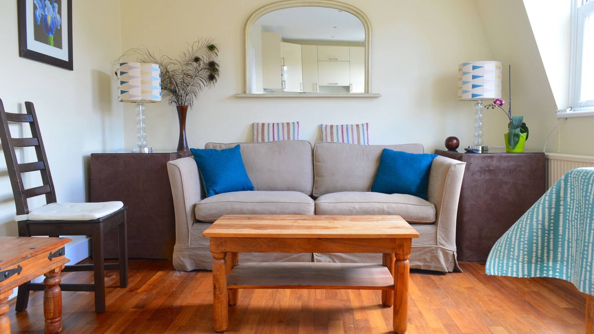 Fulham Apartment | Lovely Top Floor Flat in Leafy Fulham
