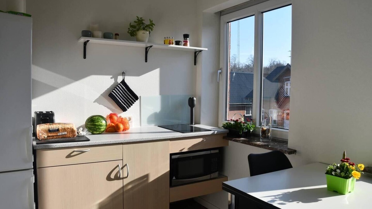 Gram Apartment | Lovely Town Apartment - Sleeps 5, Parking & Garden