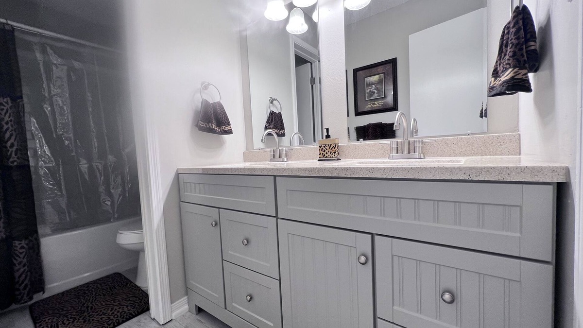 Florida Panhandle House | Lovely Townhome by Beaches & Downtown Pensacola