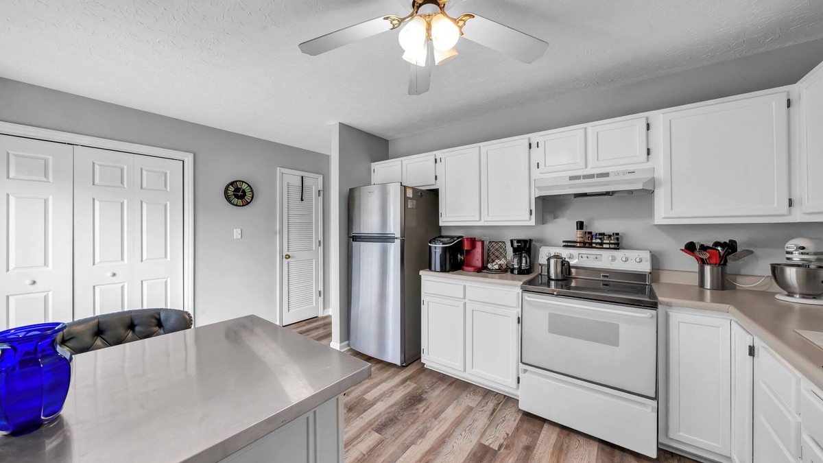 Nicholasville House | Lovely townhome convenient to everything in Central KY. Pet friendly!