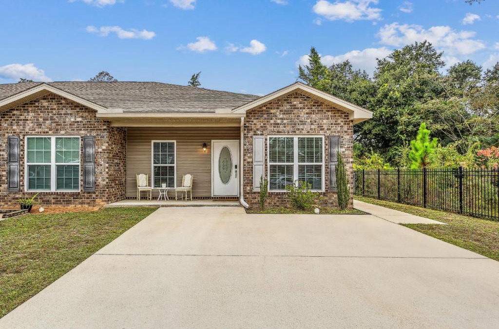Ferry Pass House | Lovely Townhome in Pensacola - Cozy & Modern Retreat