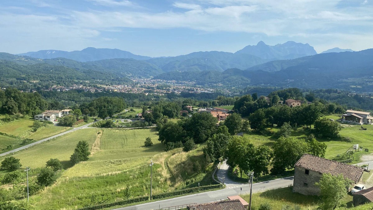 Molazzana House | Lovely Tuscan Mountain Retreat - Enjoy Italian Village Life!