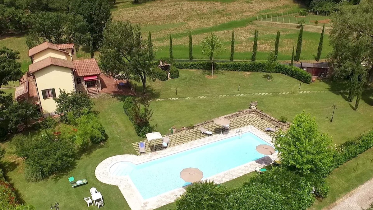 Santa Reparata Villa | Lovely Tuscan Villa: Pool,AC WI.FI 14 guests 7 bedrooms 7bath, Families/friends