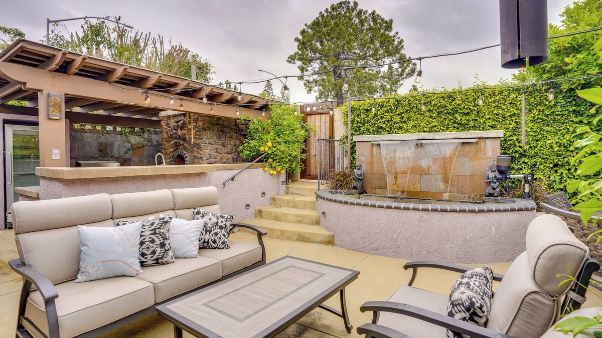 North Tustin House | Lovely Tustin Home w/Outdoor Kitchen: 3 Mi to Zoo