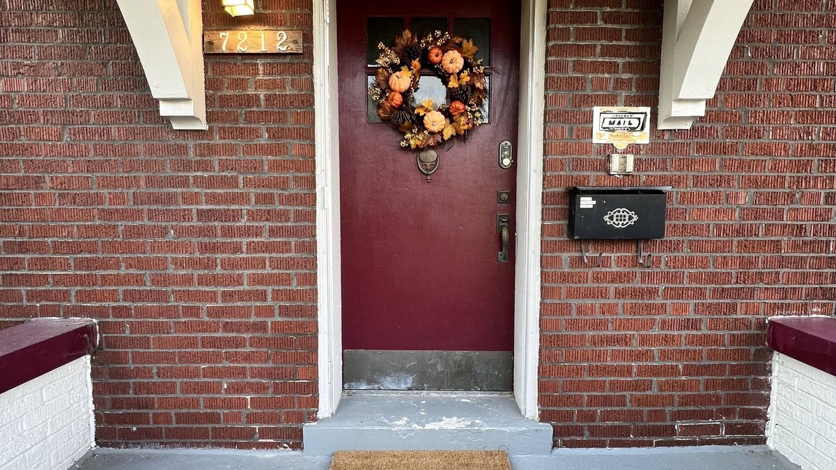 Richmond Heights Apartment | Lovely two bedroom apartment. Great location