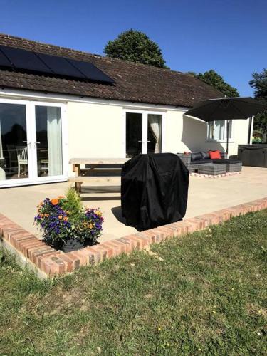 Blackford House | Lovely two bedroom bungalow with hot tub
