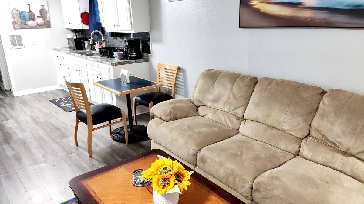 Greenfield House | Lovely Two Bedroom Home- Close to DT Greenfield
