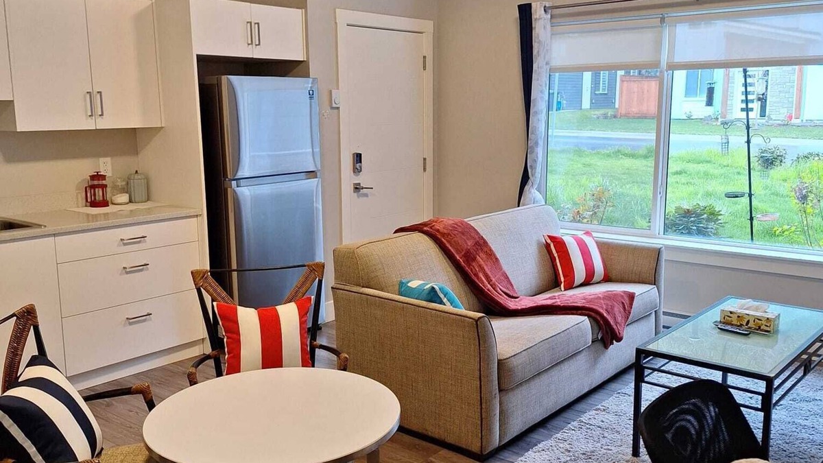 Langford House | Lovely Two Bedroom Space with A/C - Sleeps 8.nComplimentary Treats!