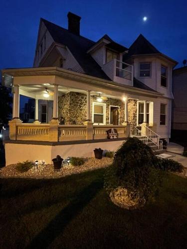Jersey City Apartment | Lovely Victorian Home with Bed and Breakfast Energy