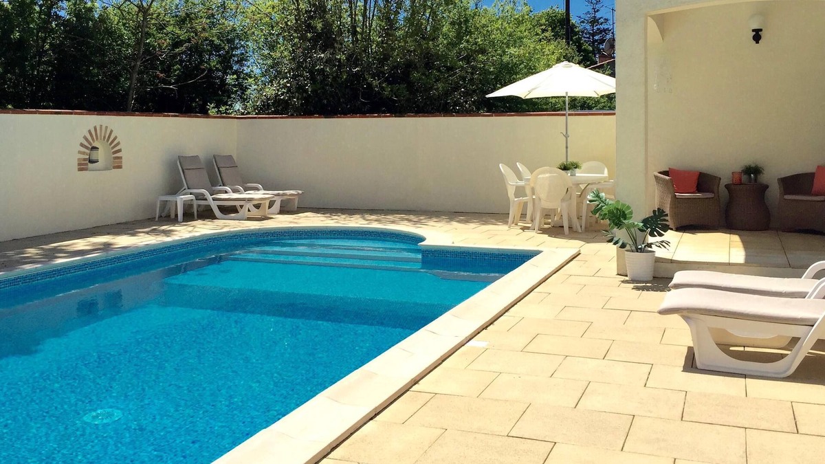 Le Champ-Saint-Pere Villa | Lovely Villa, Sleeps 6, Private HEATED Pool, Wifi, 20 mins to Atlantic Beaches