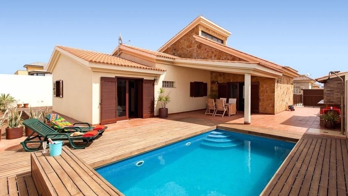 Puerto del Rosario Villa | Lovely Villa in residential area
