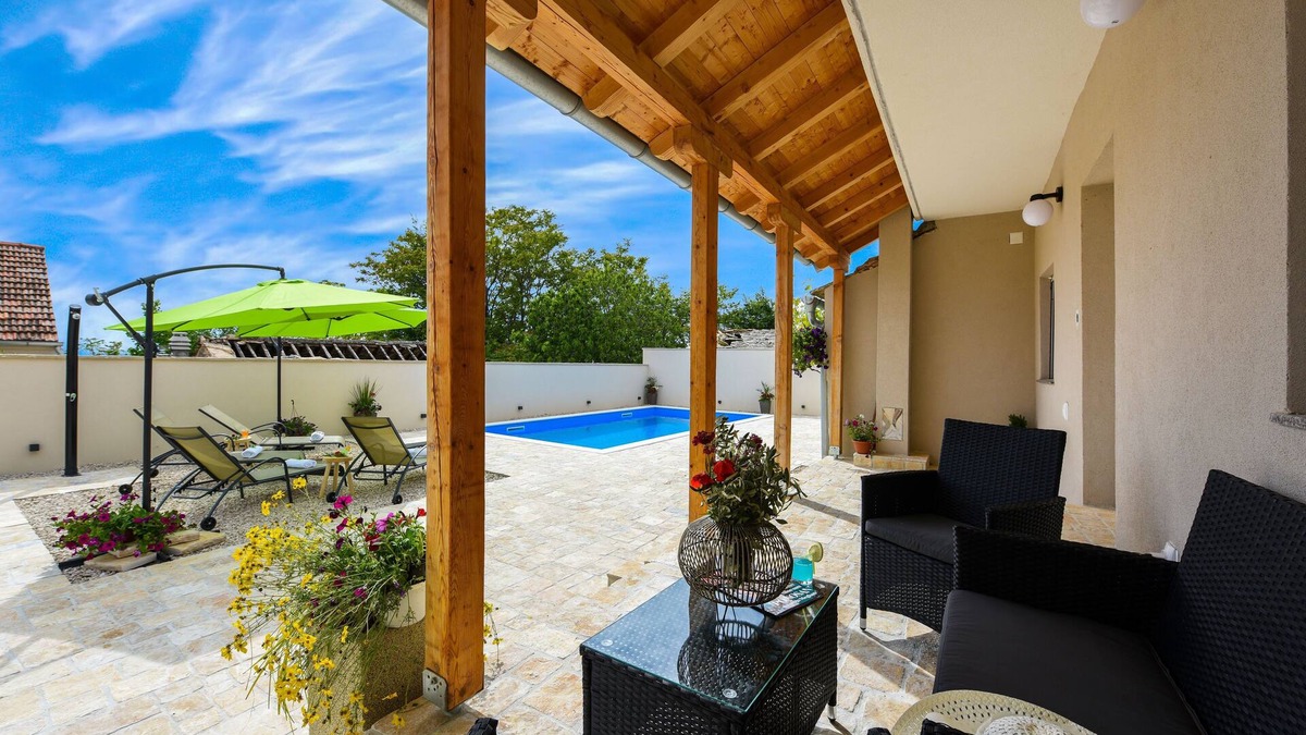 Benkovac Villa | Lovely villa Mandarin, private pool, 2 bedrooms, large garden, national parks
