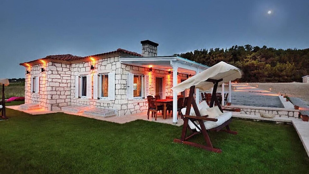 Bozcaada House | Lovely Villa with Backyard in Bozcaada near Beach
