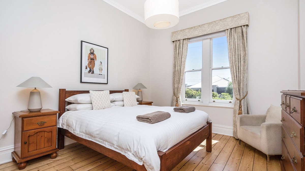 South Fremantle Apartment | Lovely warm and bright private apartment located in the heart of South Fremantle
