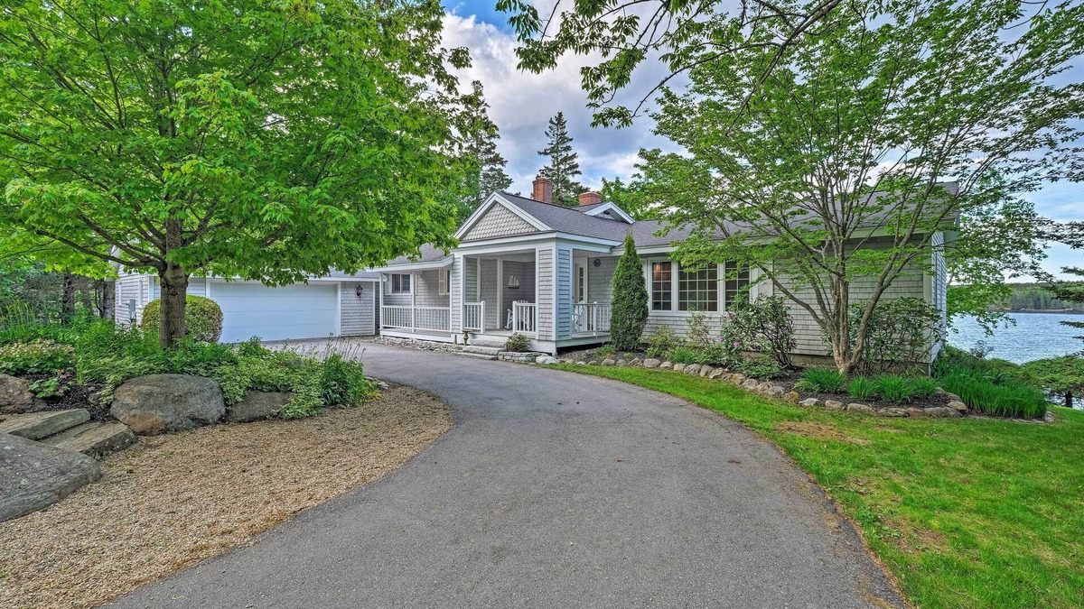 Owls Head House | Lovely Waterfront Owls Head Home w/Own Beach