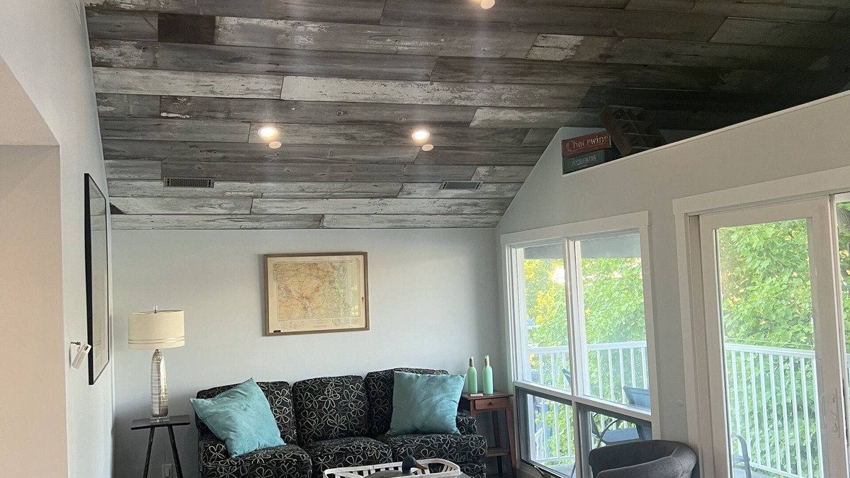 Akron Apartment | Lovely waterfront 2 bedroom apartment