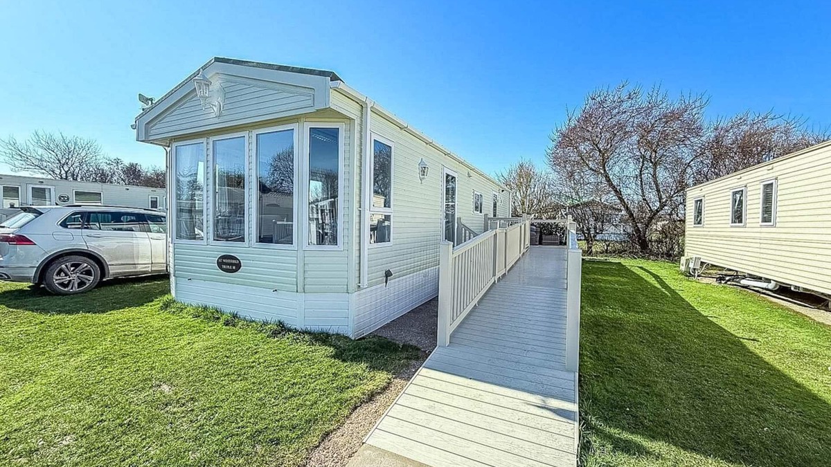 Mappleton House | Lovely wheelchair friendly caravan at Skipsea Sands in Yorkshire ref 41167WF