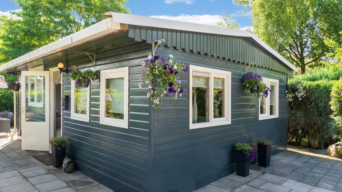 Reutum House | Lovely Wooden Chalet with garden in Reutum