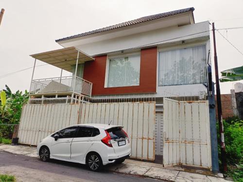 Grogol Villa | Lovena Luxury Homestay Solo