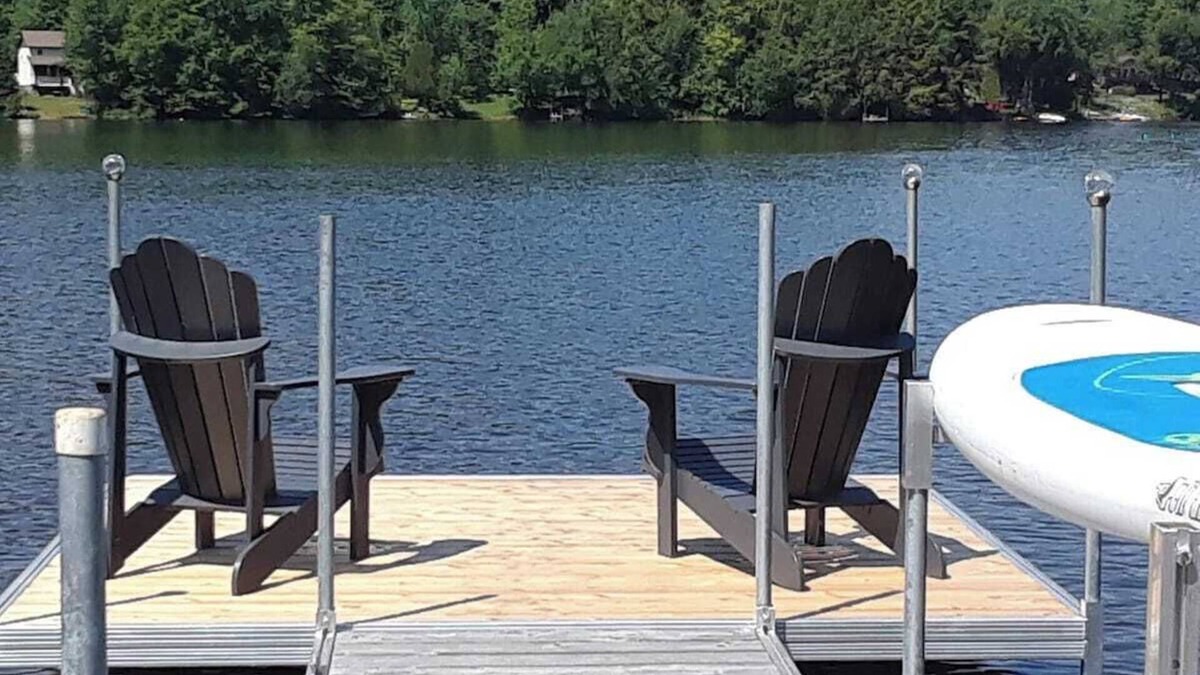 Stanstead Township Ski Chalet | Lovering Lakefront - Spa - Monarque