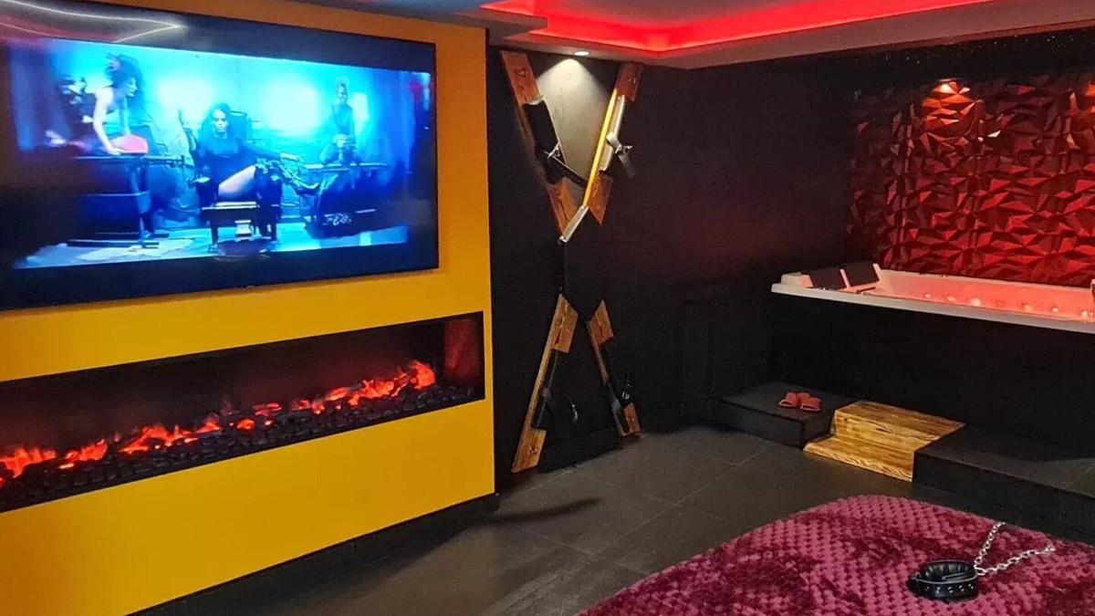 Bargemon Bed & Breakfast | Loveroom "des Chaines Les Passions