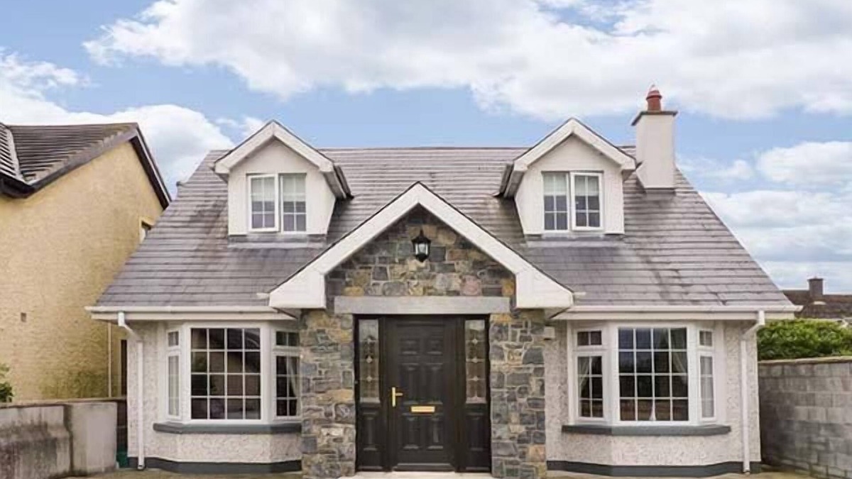Kilkenny Cottage | LOVERS' LODGE, pet friendly in Kilkenny, County Kilkenny