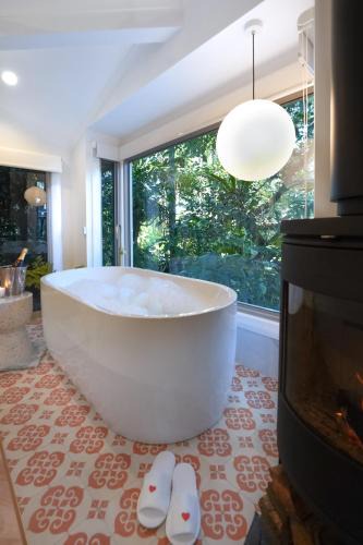 Montville Cabin | Lovestone Cottages Montville