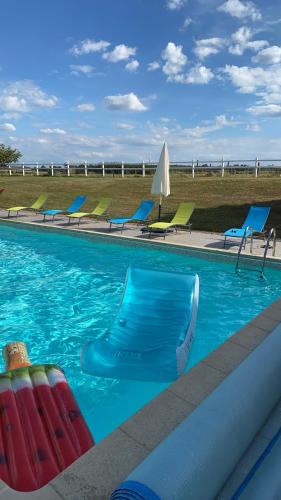 Oyre Apartment | loveyou Villalunoterie Futuroscope Piscine spa 4pers