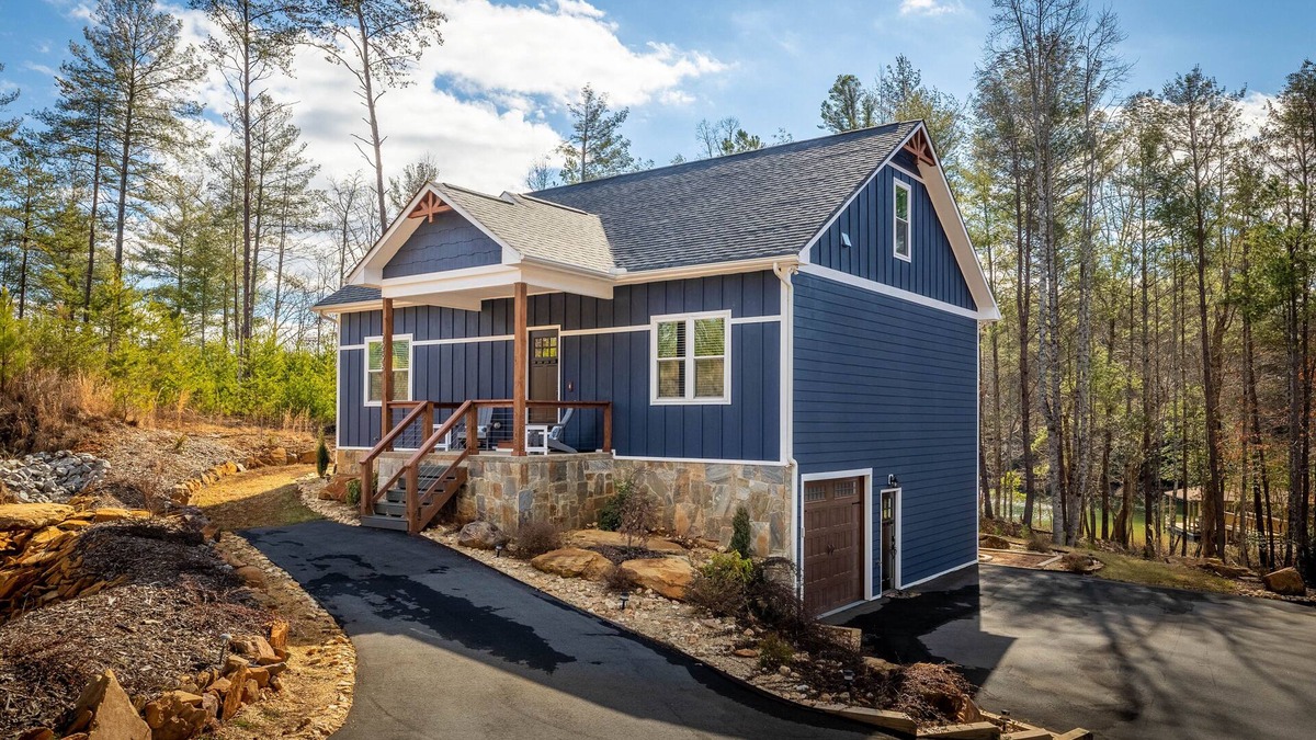 Morganton House | Loving Lake Life - Waterfront Home on Lake James with Dock!